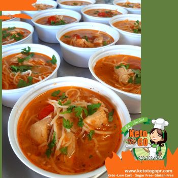Sopas de fideos palmini con pollo