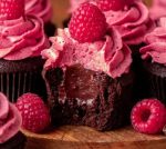 Chocolate and raspberry cream cupcakes (2)