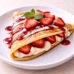 Crepa keto de fresa y crema de queso