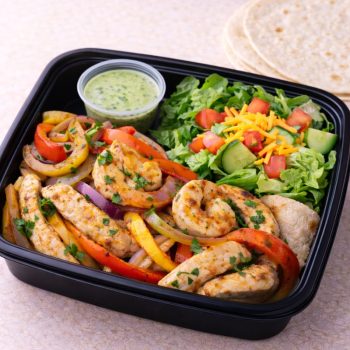 Fajitas mixtas de pollo y camarones