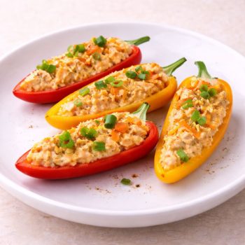 Mini sweet peppers rellenos de dip de pollo