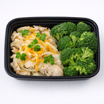 Pechuga encebollada desmenuzada