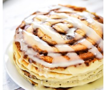Pancakes de queso crema con syrup de vainilla