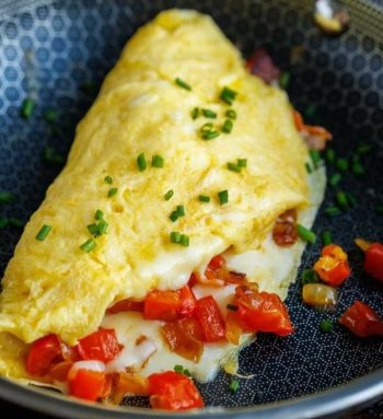 Omelette de vegetales, jamón de pavo y queso