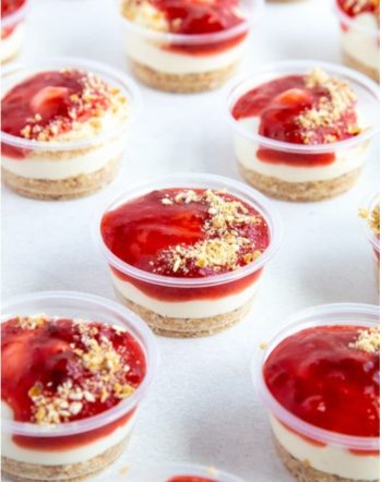 Cheesecake cups de vainilla y fresa