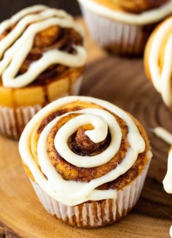 Cinnamon roll breakfast muffins