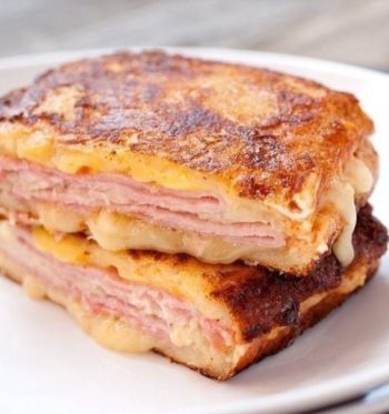 Keto grilled cheese con jamón