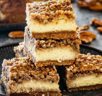 Pecan cheesecake bars