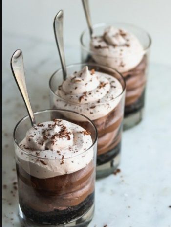 Brownie and cream cups