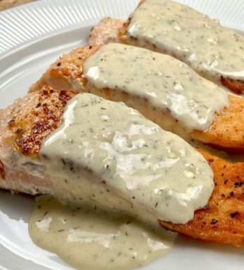 Salmón (Wild Caught) en salsa de almendras